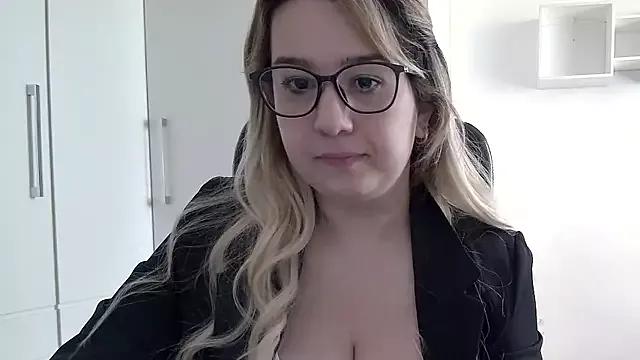 Photos of amooraaamoon from StripChat is Freechat