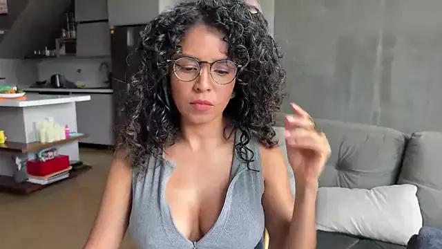 Photos of illaroom from StripChat is Freechat