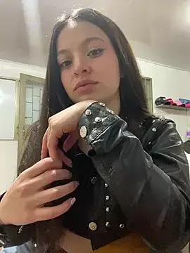 Photos of LucyEvans_ from StripChat is Freechat