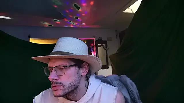 Photos of MasterDaddyCool from StripChat is Freechat