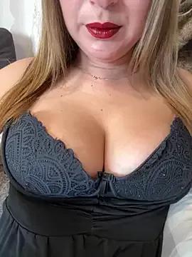Photos of Miri_Elise from StripChat is Freechat