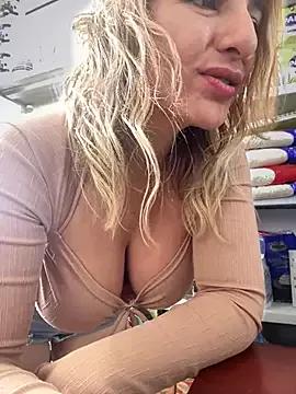 Photos of sammyqueenx21 from StripChat is Freechat