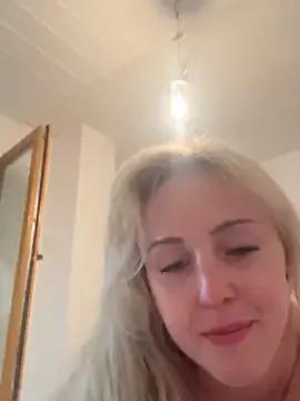 Photos of SherryOutdoor1 from StripChat is Freechat