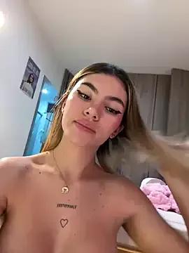 Photos of Your_Honeey from StripChat is Freechat