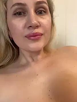 Photos of YourBlondee from StripChat is Private